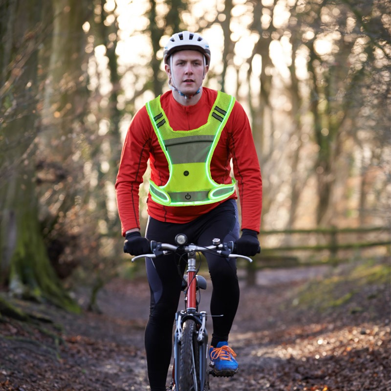 Ropa Deportiva con Luces LED,  - Cycling Visibility Gear reseña y precio